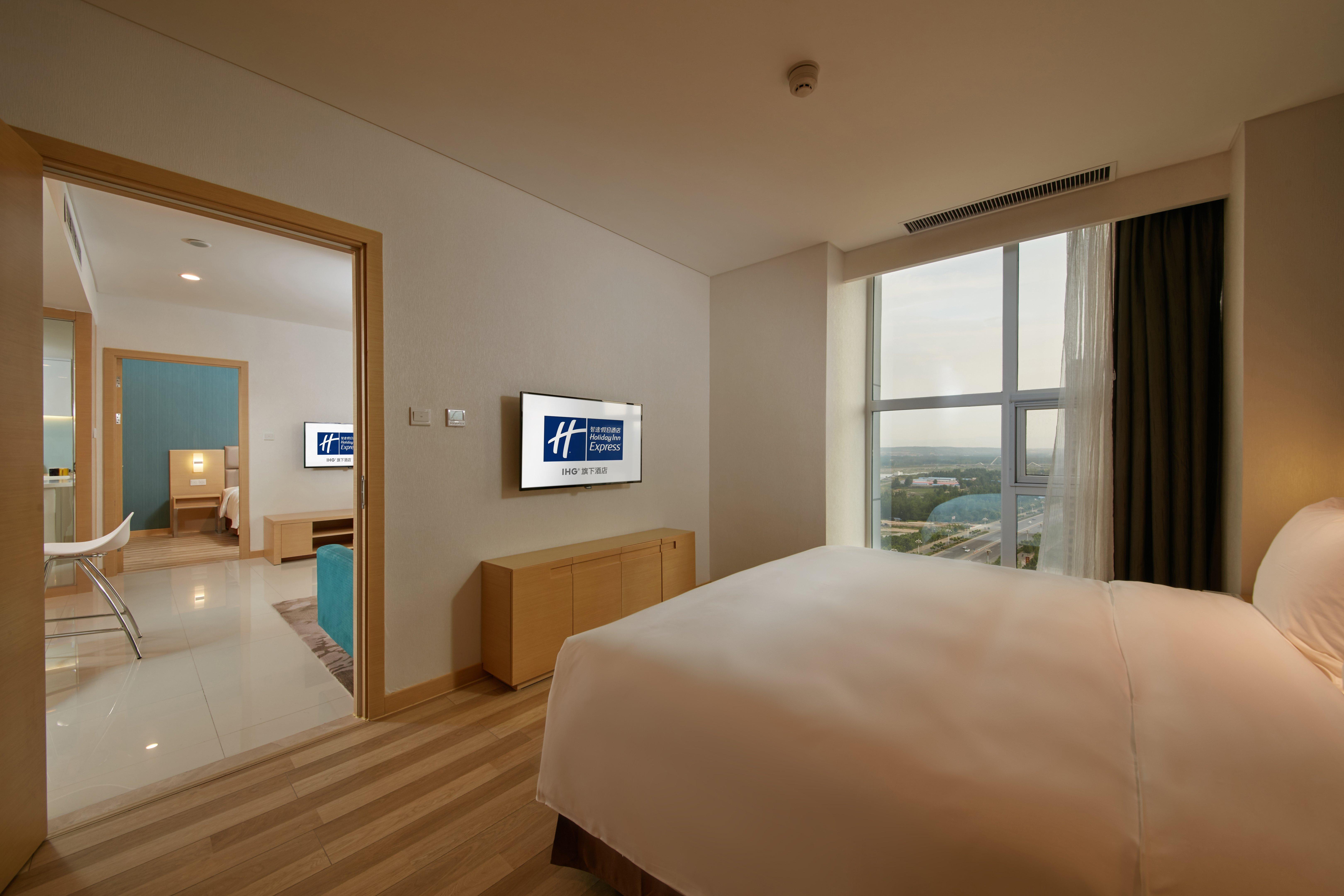 Holiday Inn Express Luoyang Yichuan By Ihg Εξωτερικό φωτογραφία
