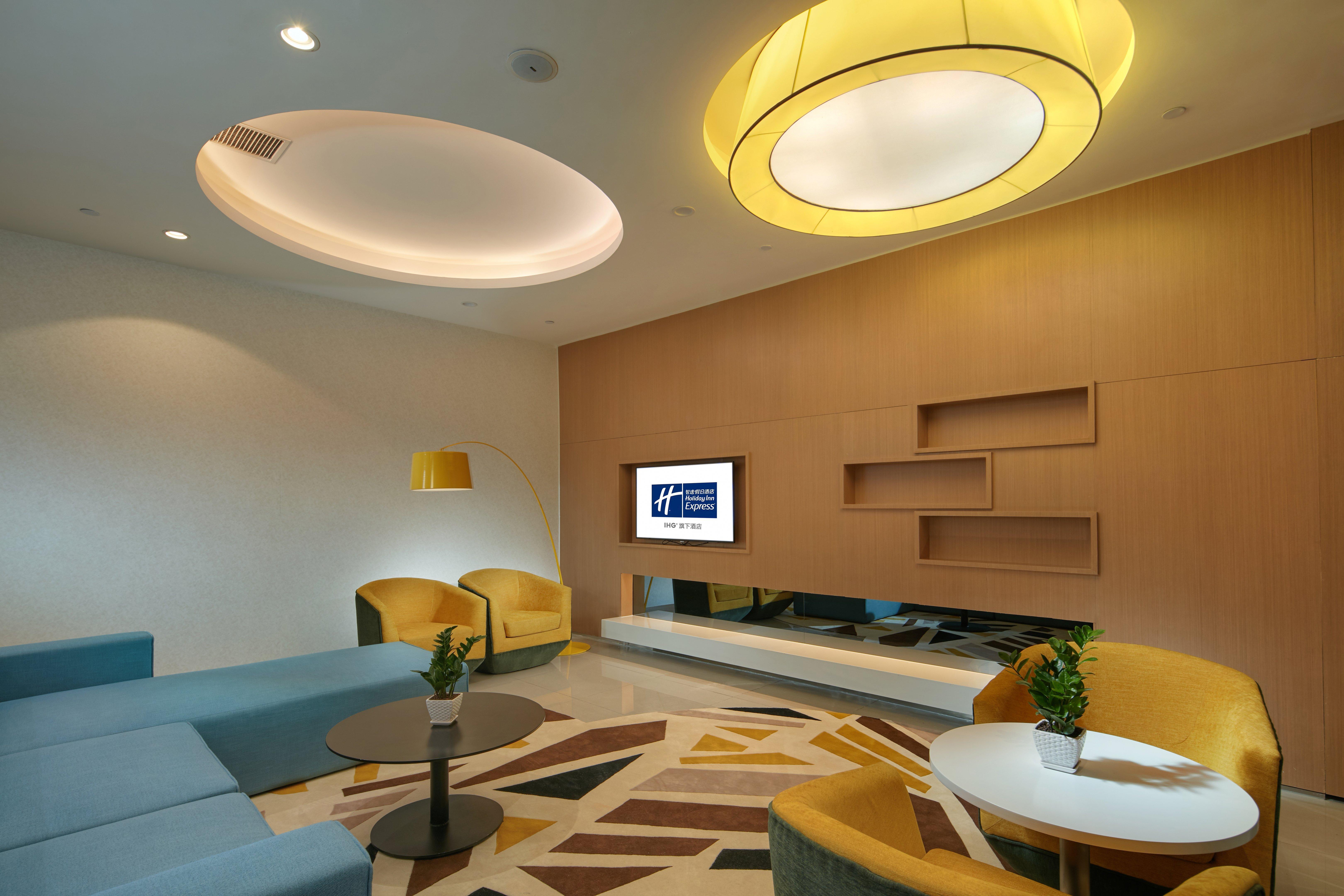 Holiday Inn Express Luoyang Yichuan By Ihg Εξωτερικό φωτογραφία