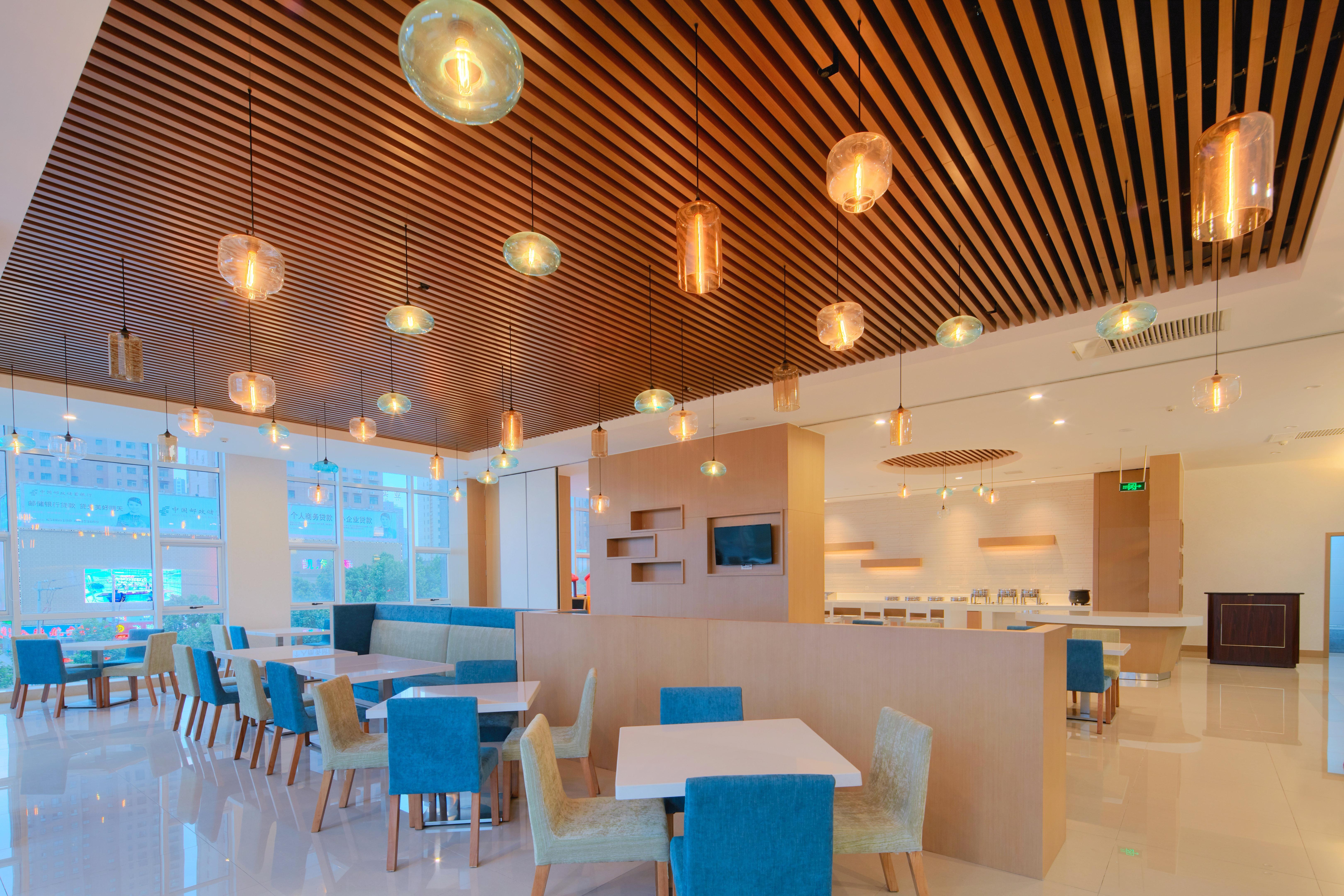 Holiday Inn Express Luoyang Yichuan By Ihg Εξωτερικό φωτογραφία