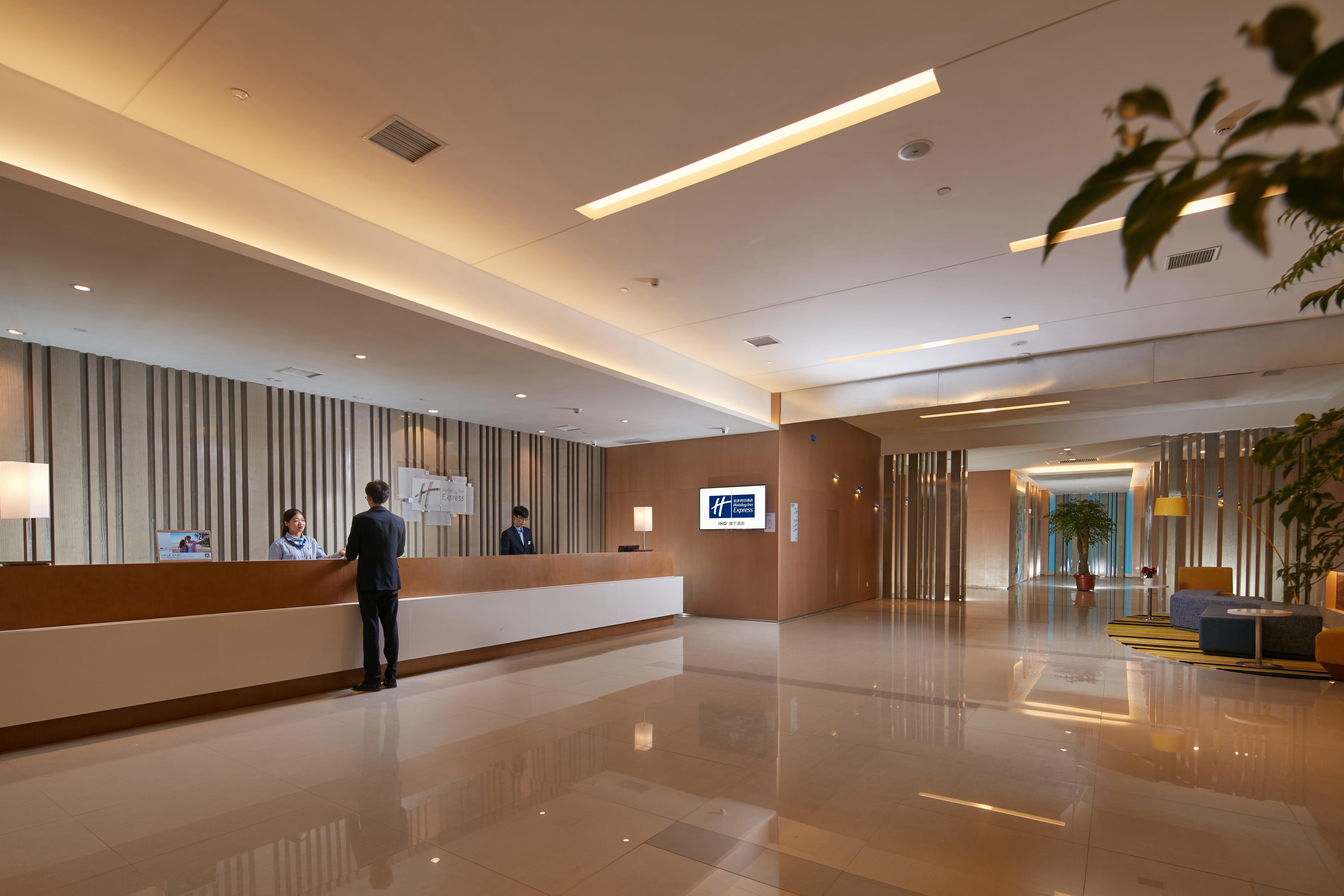 Holiday Inn Express Luoyang Yichuan By Ihg Εξωτερικό φωτογραφία