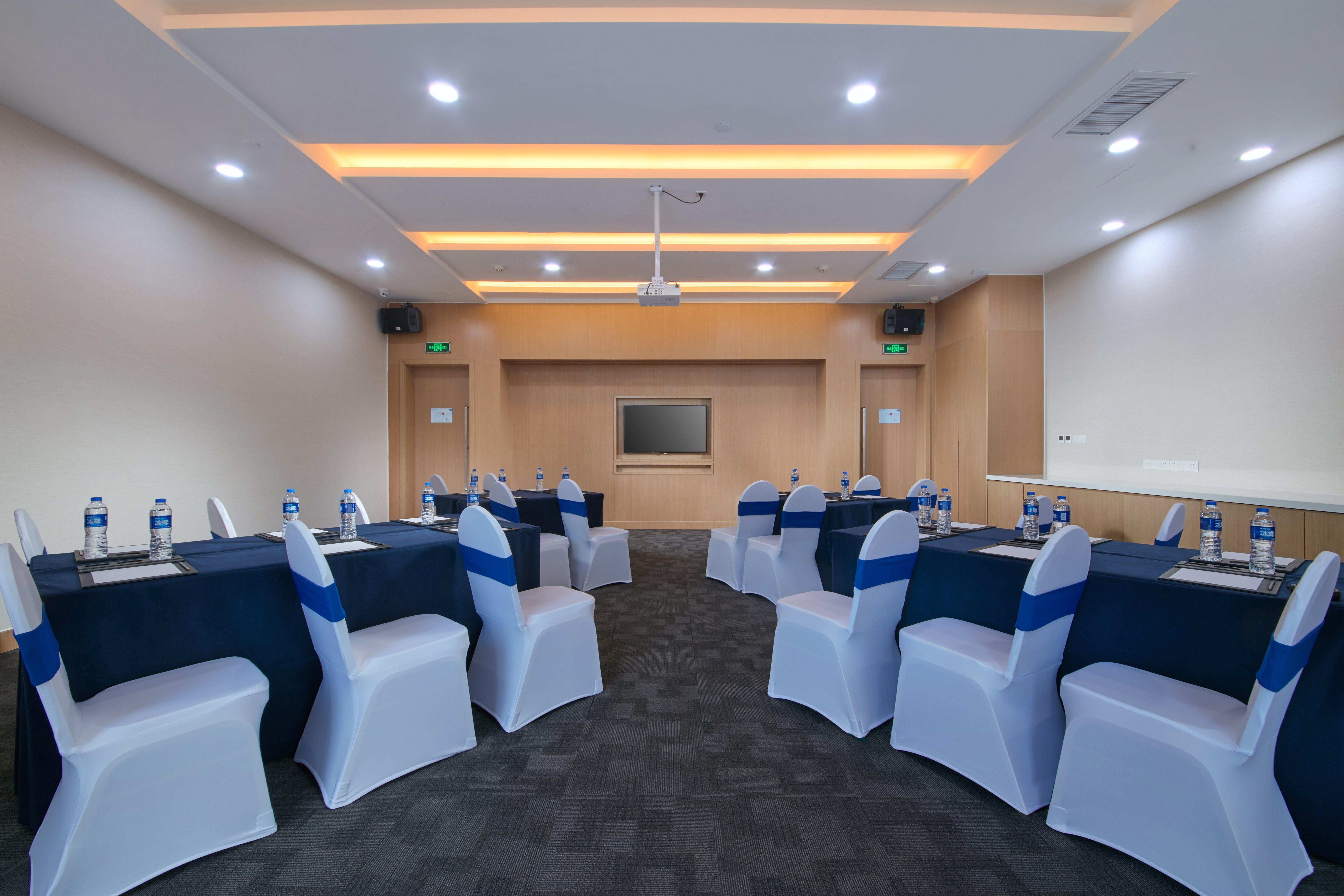 Holiday Inn Express Luoyang Yichuan By Ihg Εξωτερικό φωτογραφία